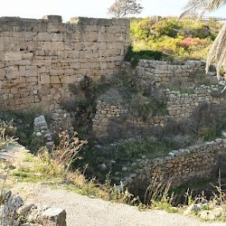 Byblos, Well and oval enclosure