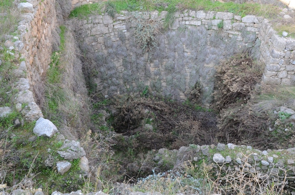 Byblos, Well