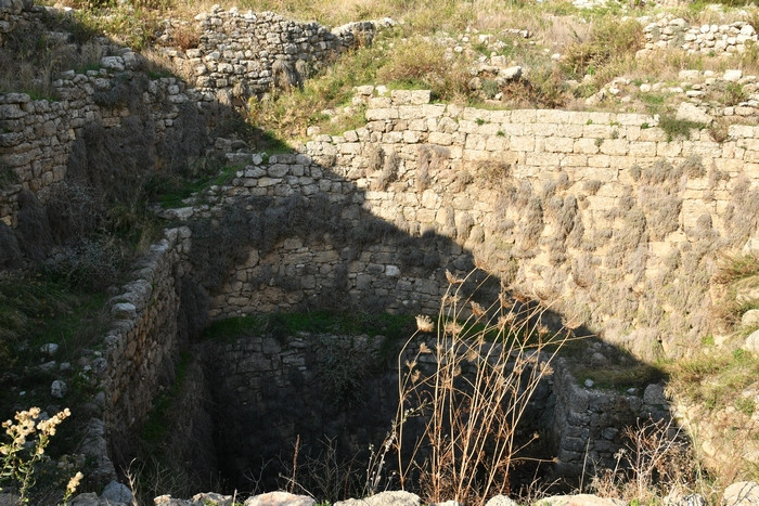 Byblos, Well