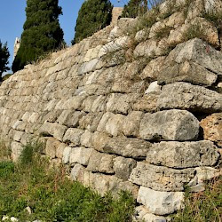 Byblos, L-shaped temple, Wall