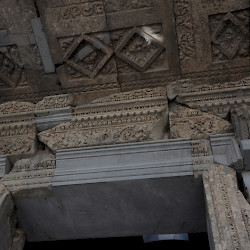 Garni, Roman-style monument, Entrance, Lintel
