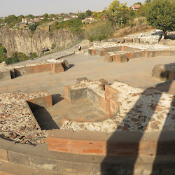 Garni, Church