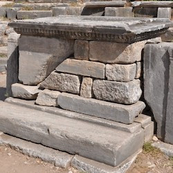 Priene, Theater, Altar