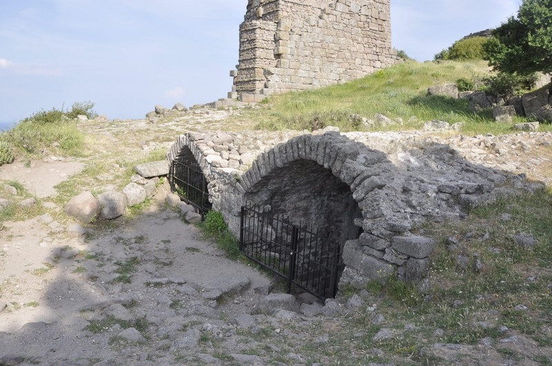 Assos, Cistern