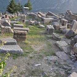 Delphi, Treasury of the Corinthians, Remains