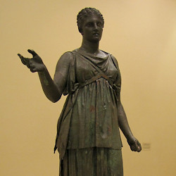 Piraeus, Statue of Artemis