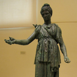 Piraeus, Statue of Artemis