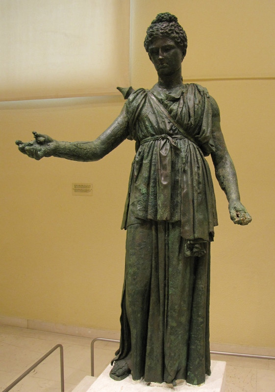 Piraeus, Statue of Artemis