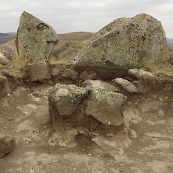 Karahunj, Southern line of stones, Foundation