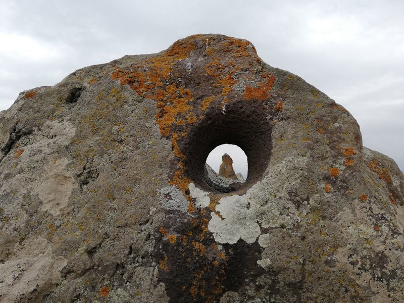 Karahunj, Megalith with hole
