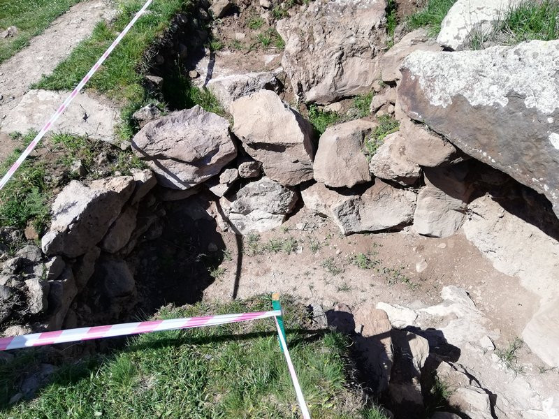 Karahunj, Southern wall