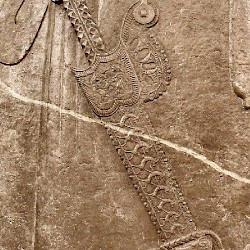 Persepolis, Apadana, Northern Stairs, Central Relief, Weapon carrier, Akinakes