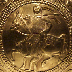 Sânnicolau Mare, Nagyszentmiklós treasure, Jar with relief of a warrior