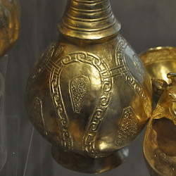 Sânnicolau Mare, Nagyszentmiklós treasure, Gold jar (copy)