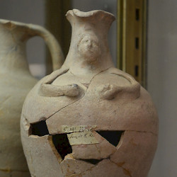 Chullu, Numidian oenochoe