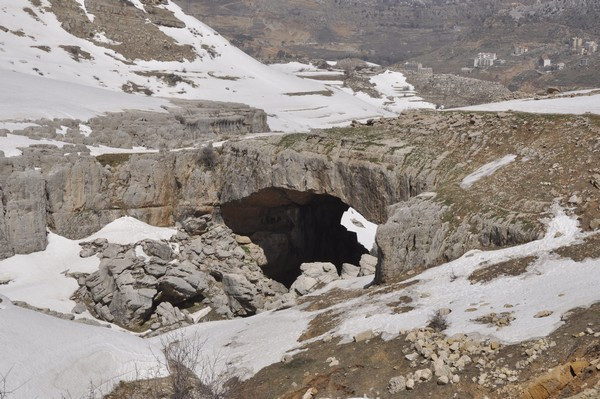 Natural bridge near Kfardebian