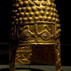 Varbilau, Helmet with mythological decoration
