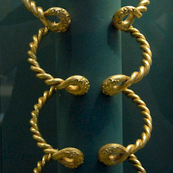 Ipswich, Gold torques