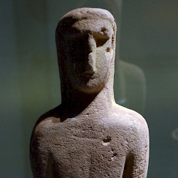 Dedan, Statue of a man