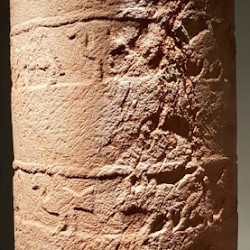 Dedan, Temple, Column-shaped incense burner, Relief of animals