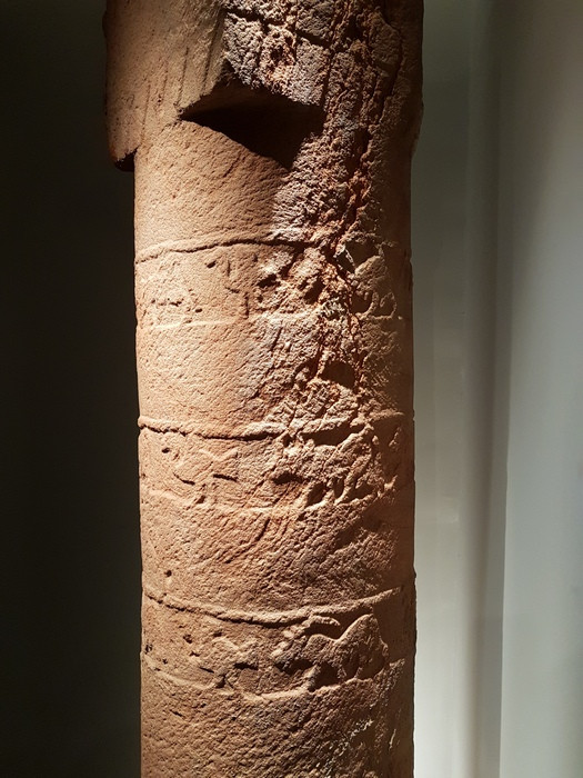 Dedan, Temple, Column-shaped incense burner, Relief of animals
