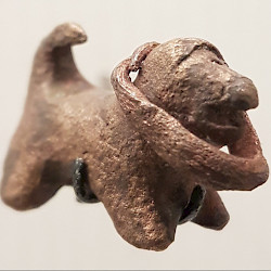 Dedan, Temple, Bronze figurine of a lion