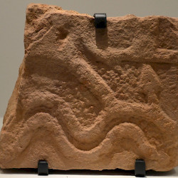 Dedan, Temple, Relief of a serpent
