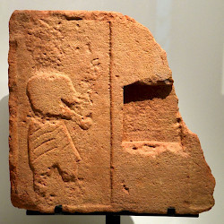 Dedan, Temple, Offering table with relief of a priest