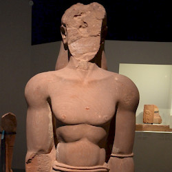 Dedan, Temple, Statue of a king