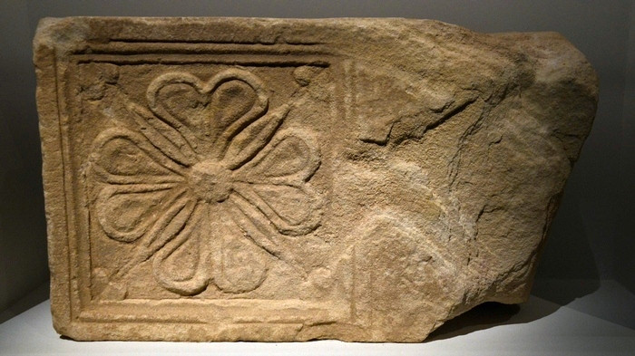 Hegra, Decoration of a tomb