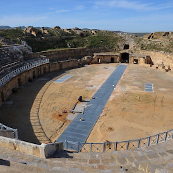 Uthina, Amphitheater
