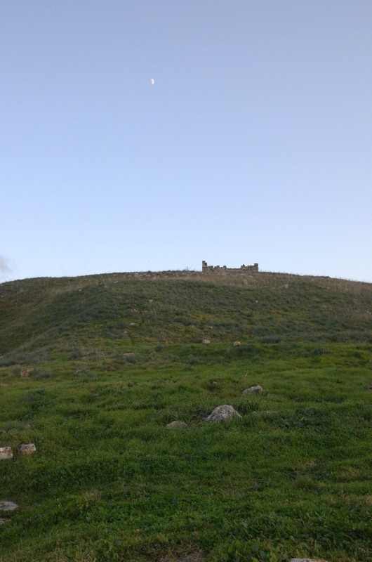 Thubursicum Numidarum, Temple on the hill (with moon)