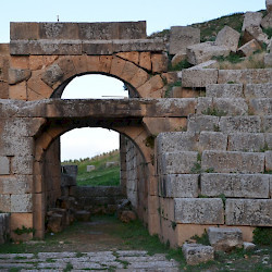 Thubursicum Numidarum, Theater, Entrance