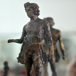Tiddis, Statuette of a young man