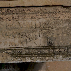 Madauros, Odeon, Inscription