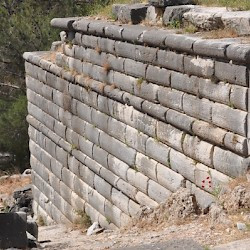 Temple of Athena Polias, Terrace Wall
