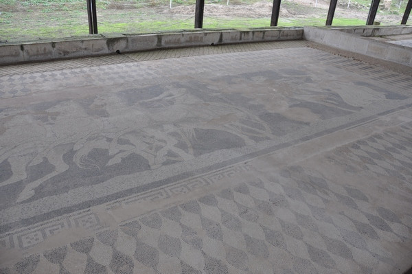 Pella, House of the Abduction of Helen, Main mosaic