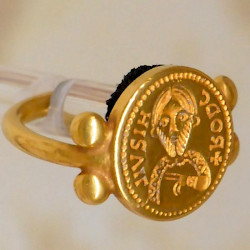 Trezzo sull'Adda, Tomb 2, Ring of Rodchis