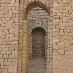 Firuzabad, Palace of Ardašir, Doors between courtyard en central room