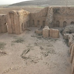 Firuzabad, Palace of Ardašir, Court