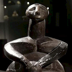 Cernavodă, Figurine of a sitting woman (Hamangia culture)