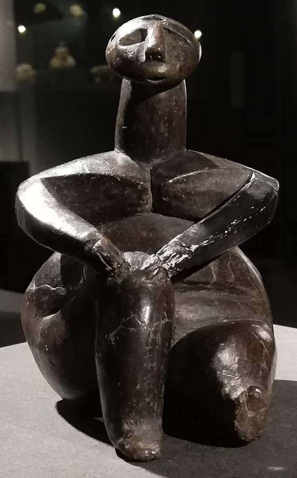 Cernavodă, Figurine of a sitting woman (Hamangia culture)