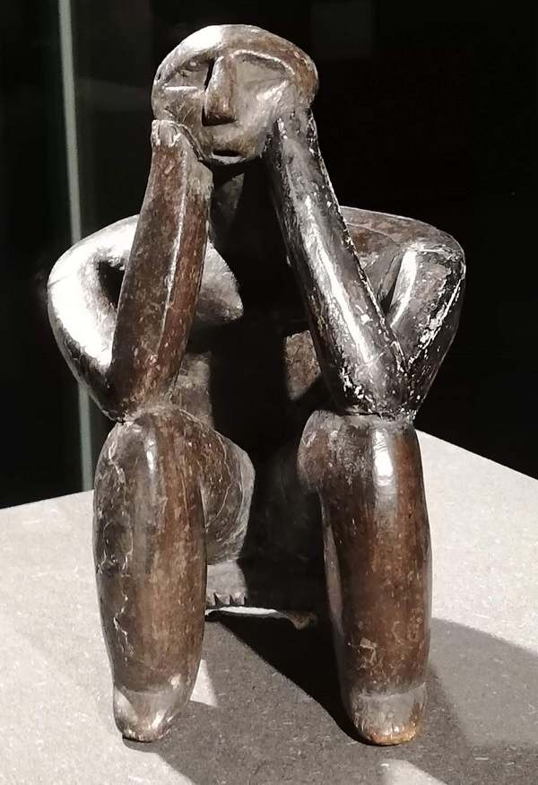 Cernavodă, Figurine of a sitting man ("the thinker") (Hamangia culture)