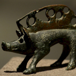 Luna, Statuette of a boar