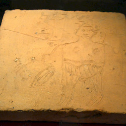 Apulum, Tile with gladiator