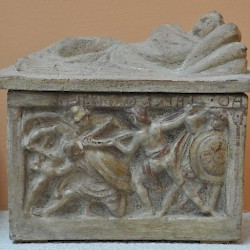Etruscan cinerary with a picture of Echetlaeus
