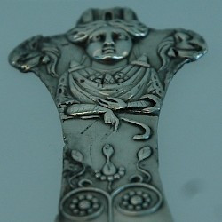 Berg en dal, Silver pan, handle with portrait of Tyche or Cybele