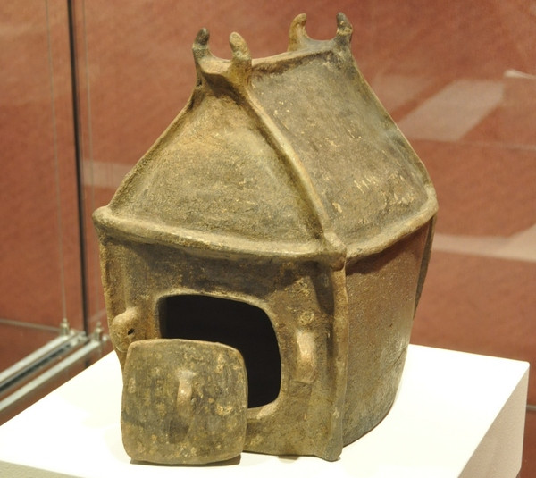Urn in the shape of a hut
