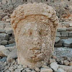Nemrud Daği, Eastern terrace, Tyche