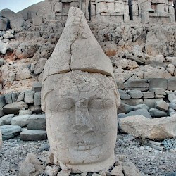 Nemrud Daği, Eastern terrace, Altar, Apollo - Mithra - Helius - Hermes